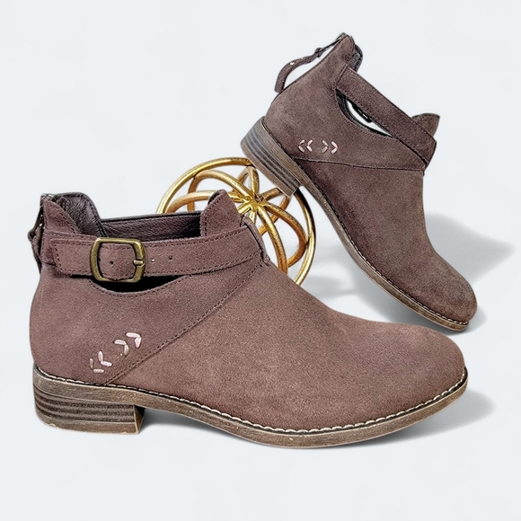 Skechers Brown Suede Ankle Boots with Buckle Size 7 Memory Foam Comfy Booties - Picture 1 of 16